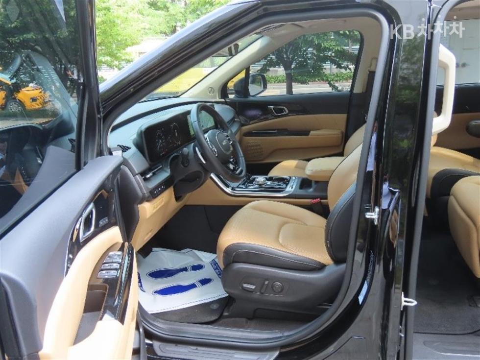 2022 - kia carnival