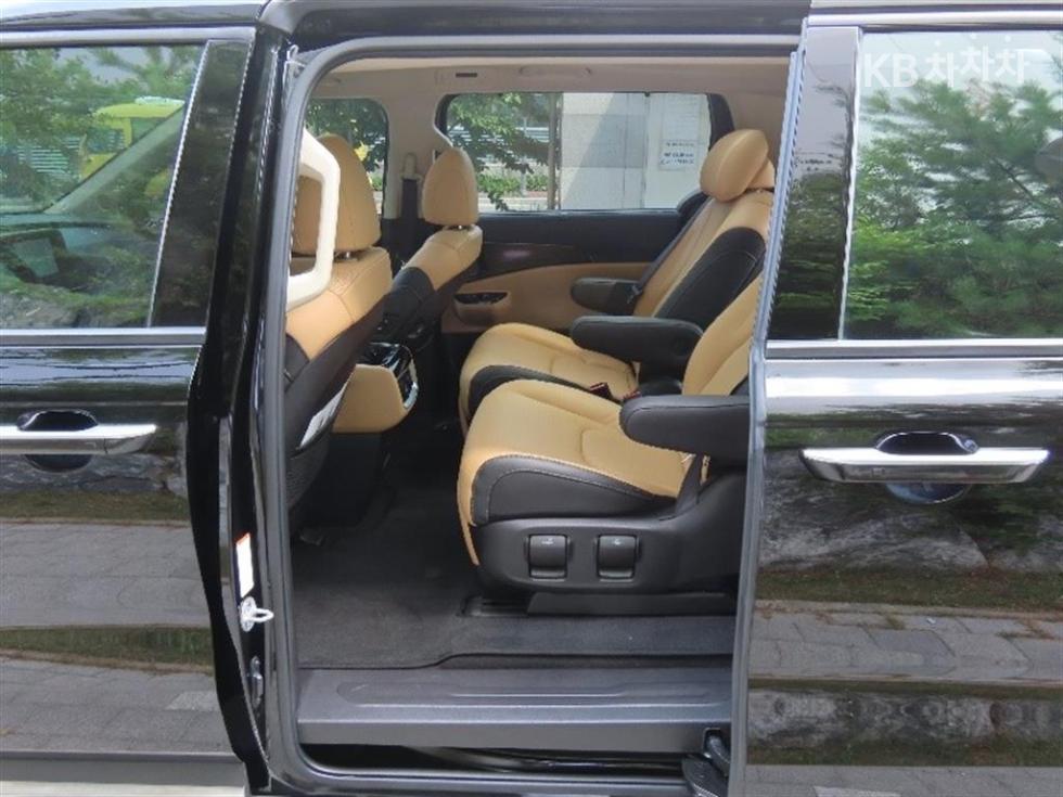 2022 - kia carnival