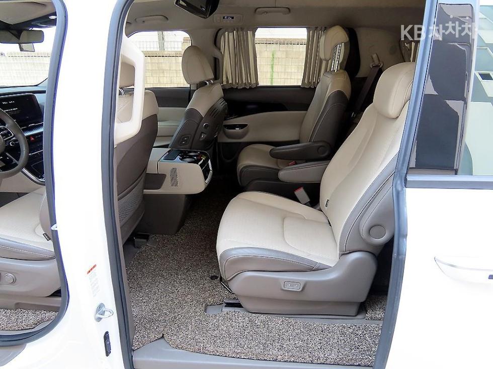 2021 - kia carnival