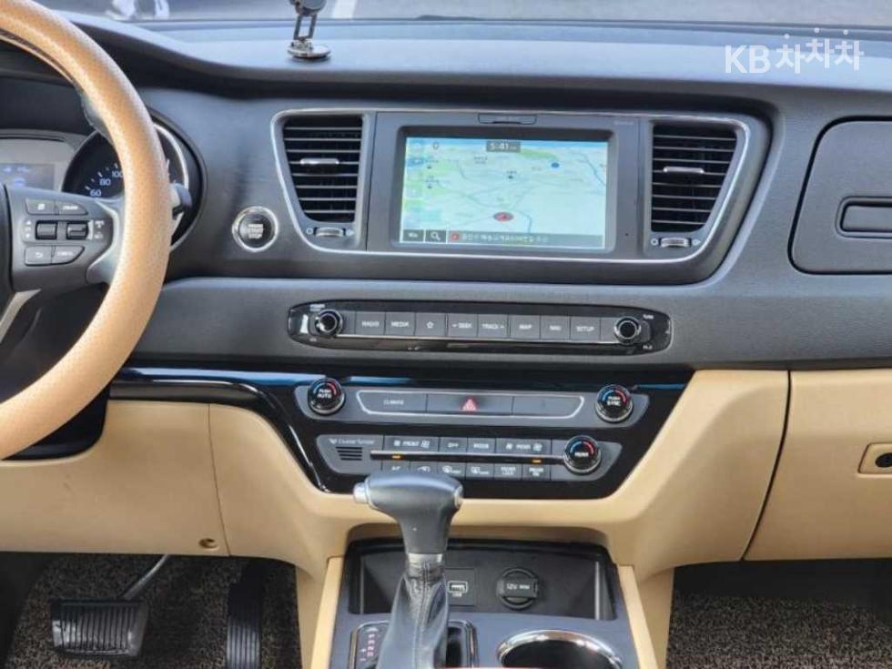 2019 - kia carnival