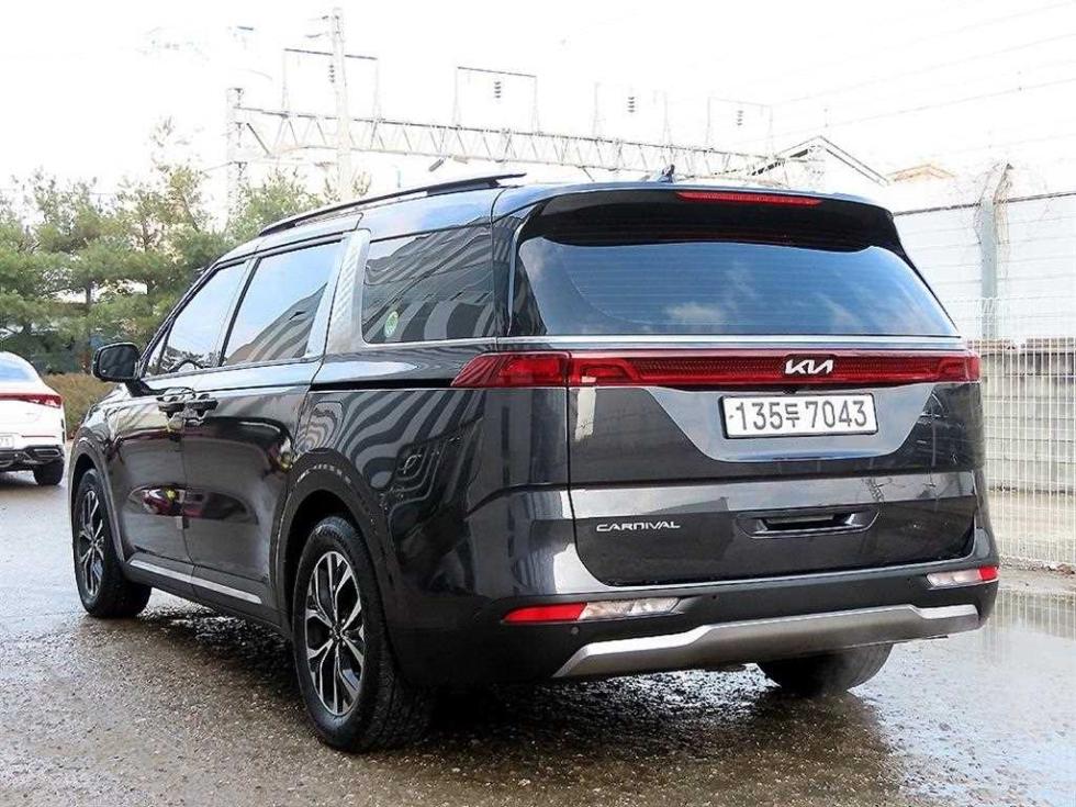 2022 - kia carnival