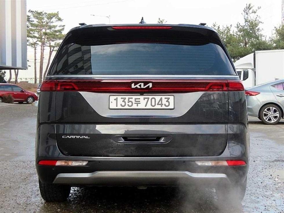 2022 - kia carnival