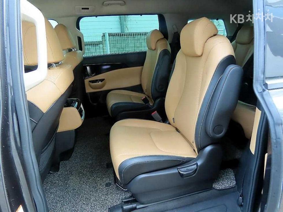 2022 - kia carnival
