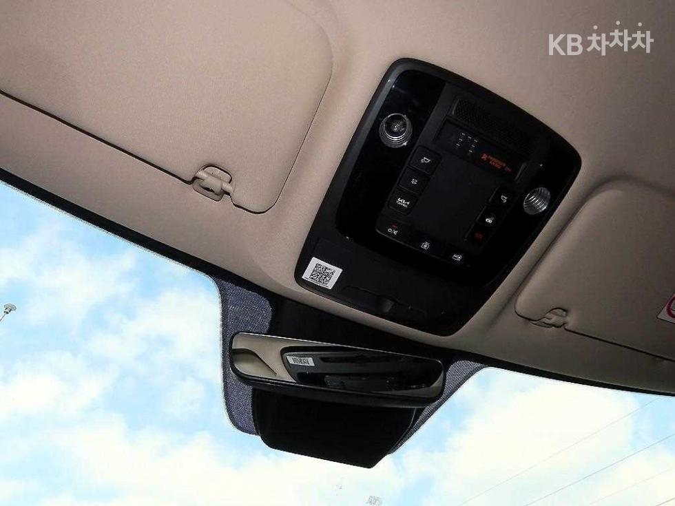 2022 - kia carnival