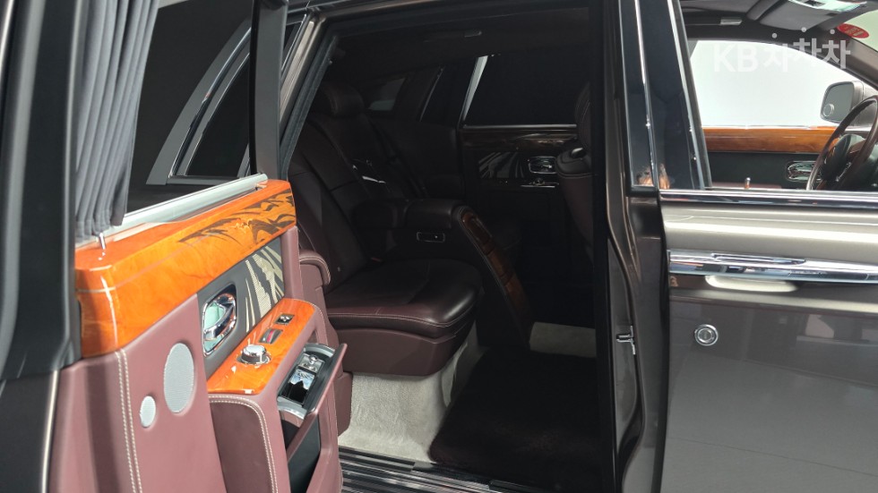 Rolls-Royce Phantom — miniaturë 8