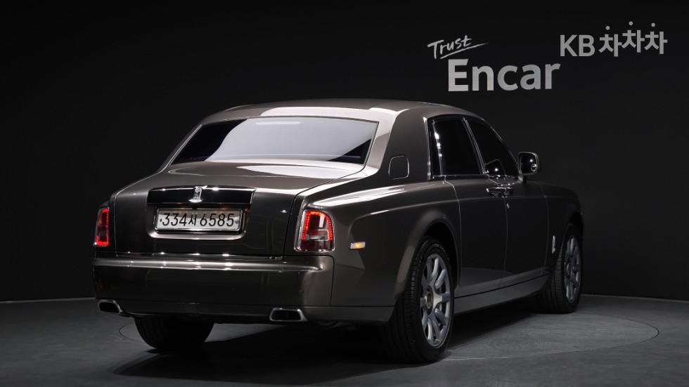 Rolls-Royce Phantom — miniaturë 4