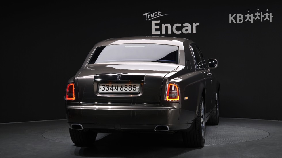 Rolls-Royce Phantom — miniaturë 3