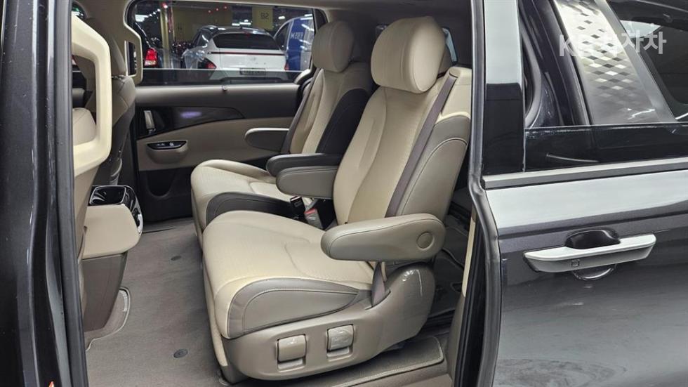 2023 - kia carnival
