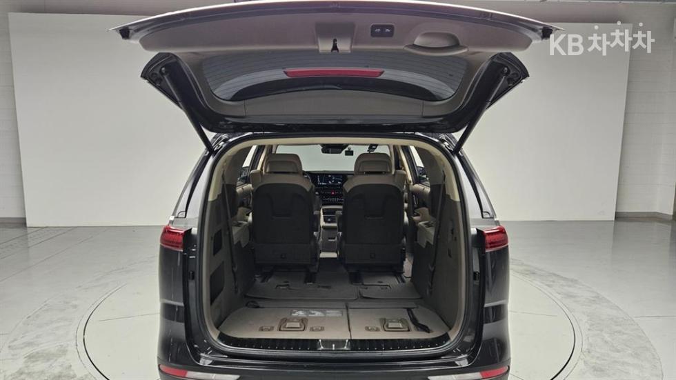 2023 - kia carnival