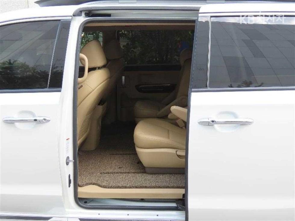 2020 - kia carnival
