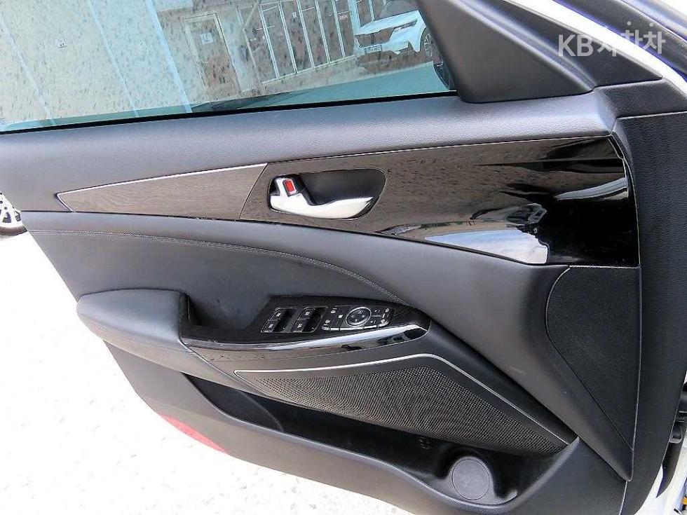 2021 - kia k7