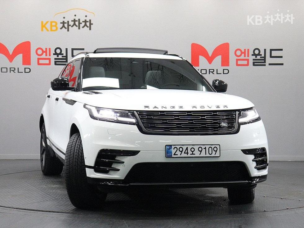 2025 Land Rover Used Car photo