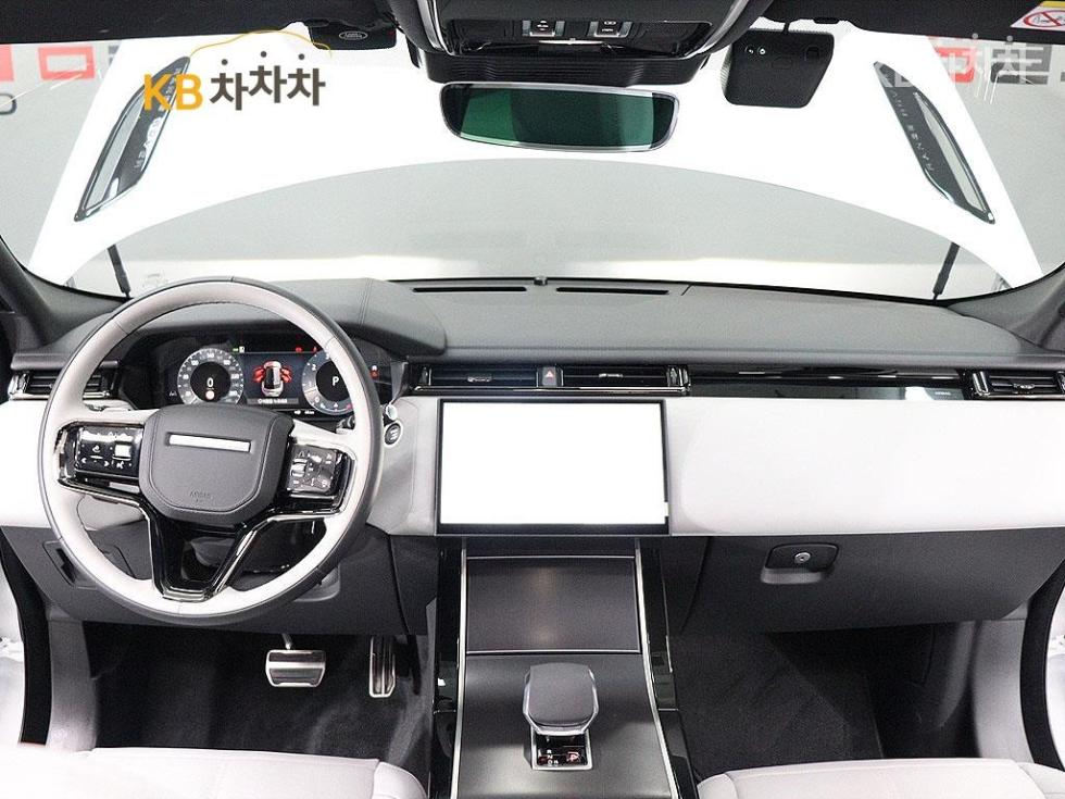 2025 Land Rover Used Car photo