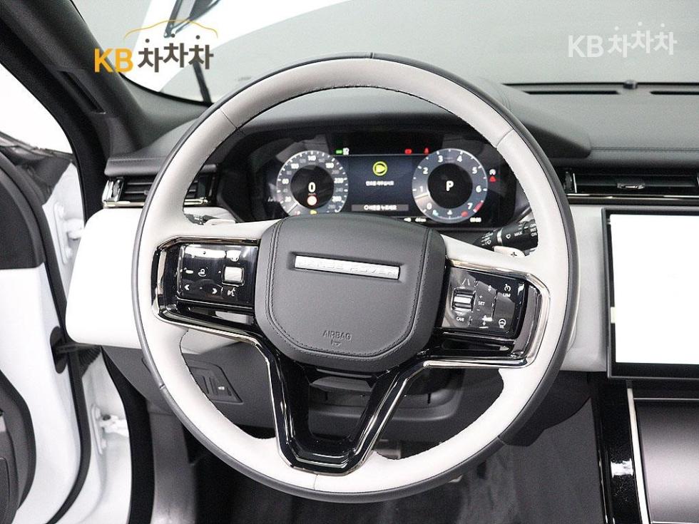2025 Land Rover Used Car photo