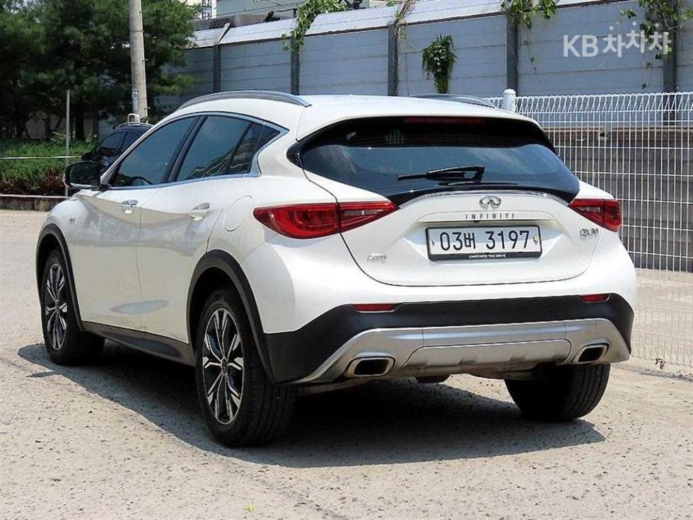 2019 - infiniti qx30