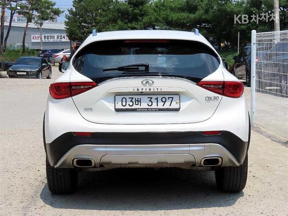 2019 - infiniti qx30