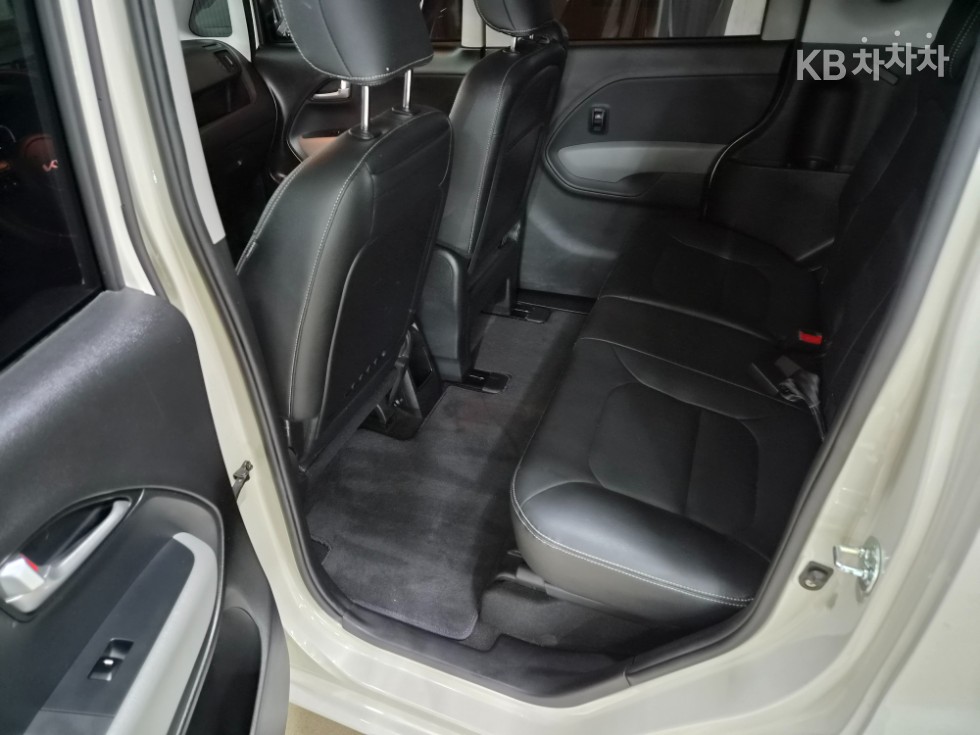 2023 - kia kia