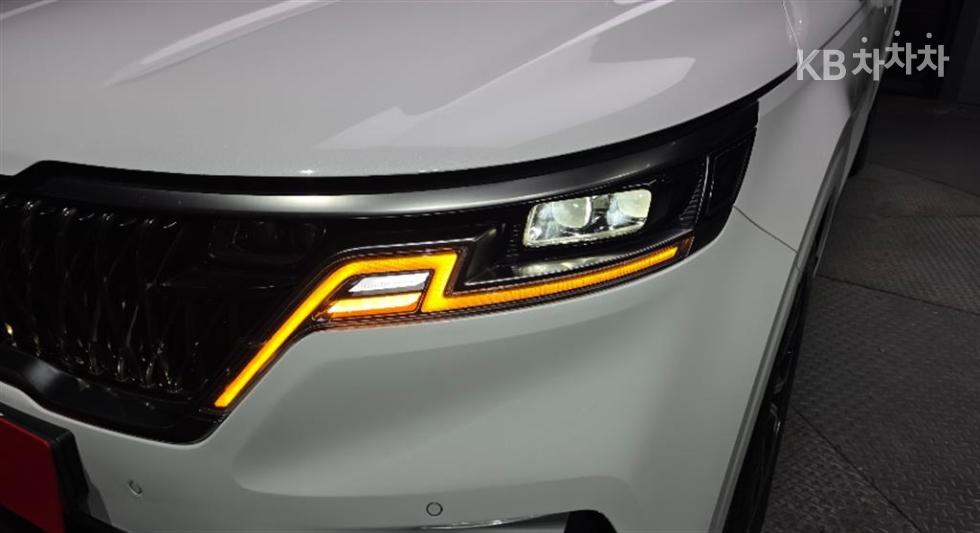 Kia Carnival — miniaturë 4