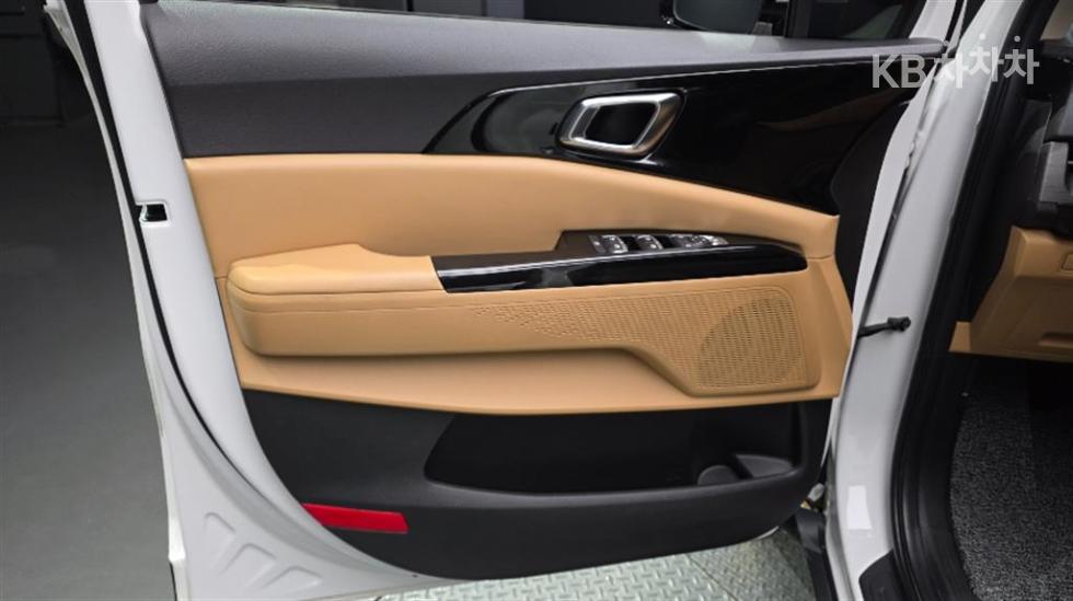 Kia Carnival — miniaturë 9