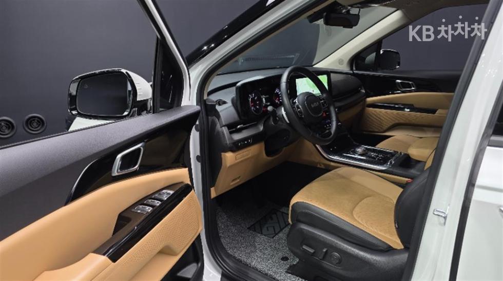 Kia Carnival — miniaturë 11