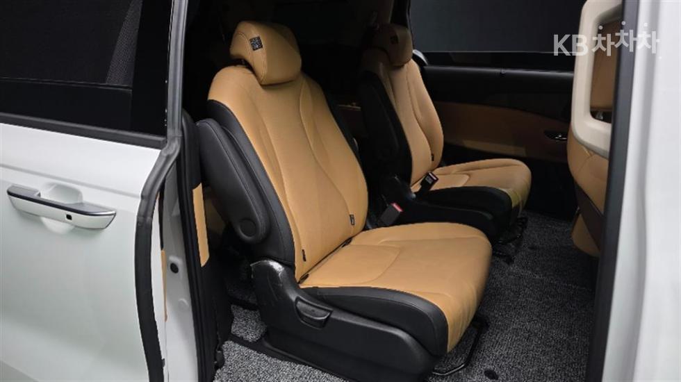 Kia Carnival — miniaturë 14