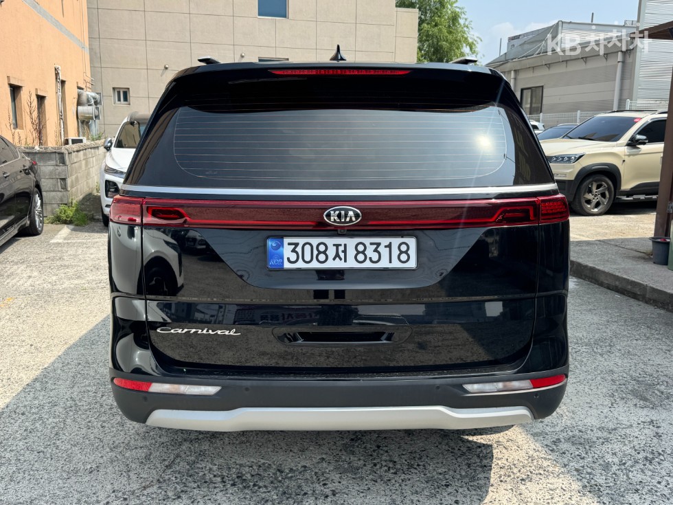 Kia Carnival — miniaturë 4