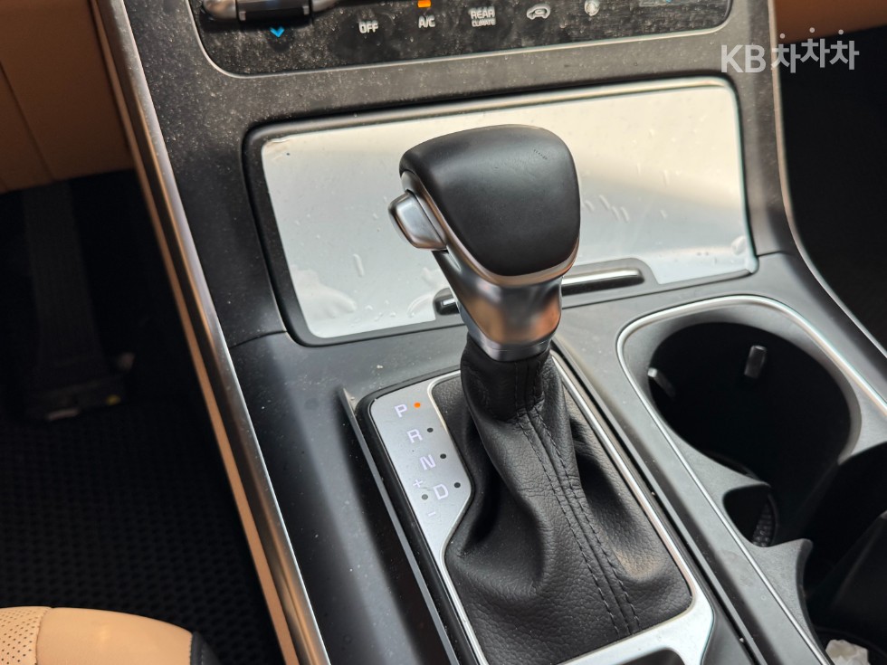 Kia Carnival — miniaturë 7