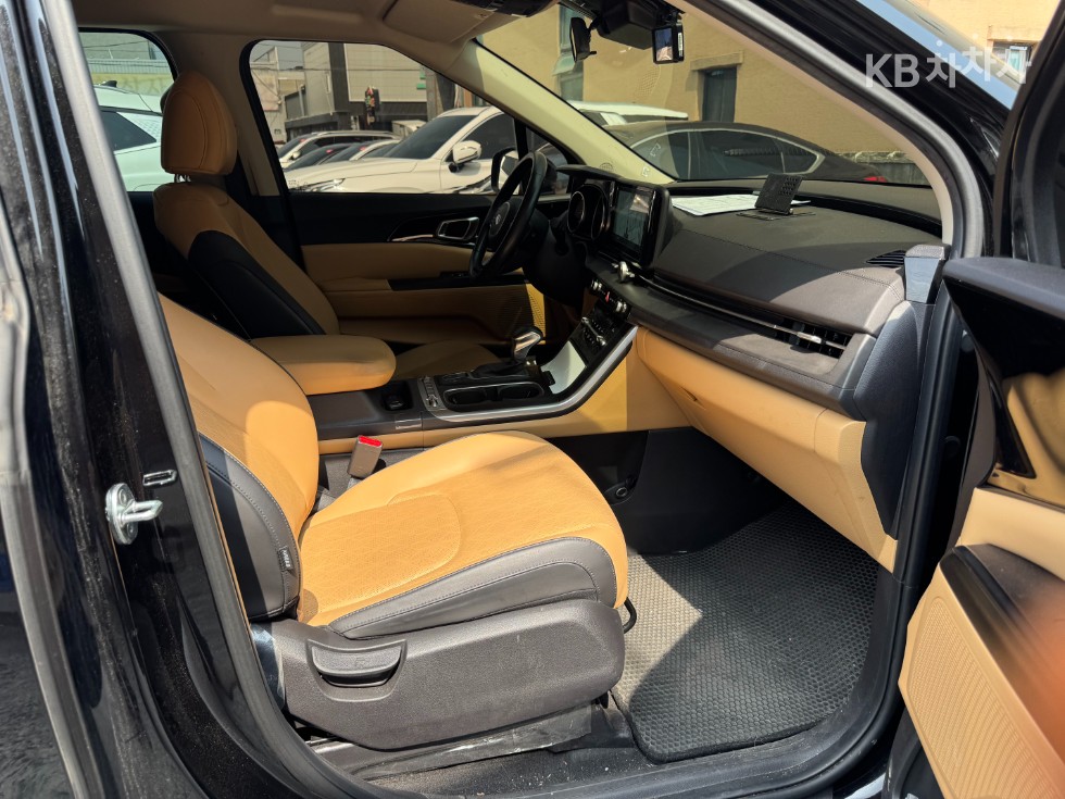 Kia Carnival — miniaturë 10