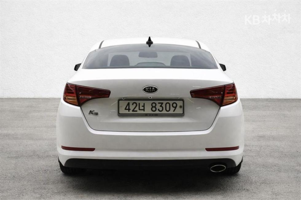 Kia K5 — miniaturë 9