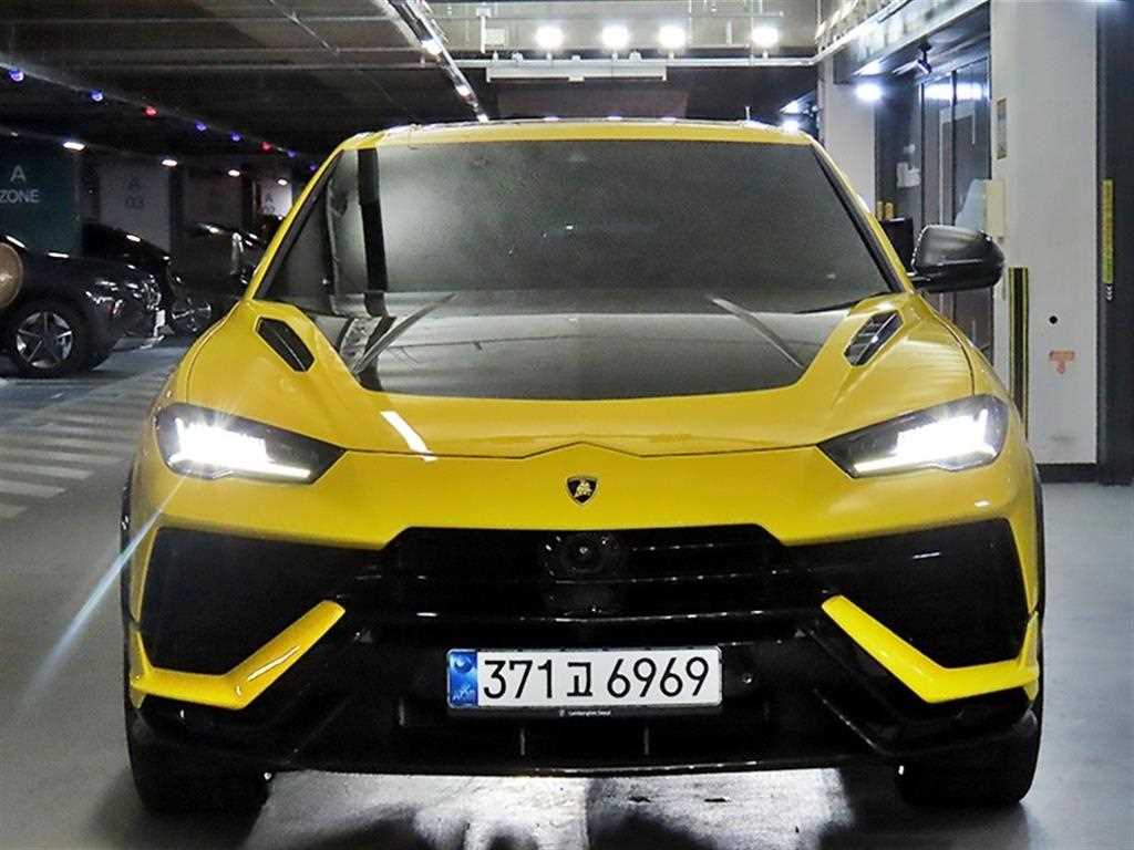 2024 Lamborghini Used Car photo