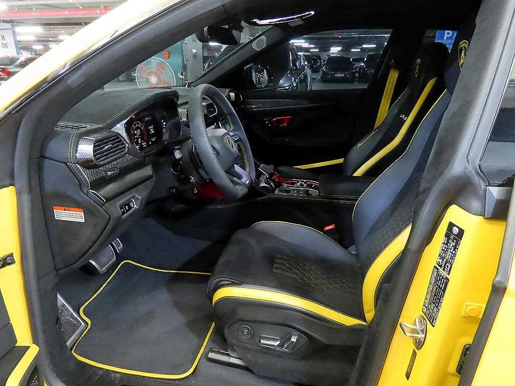 2024 Lamborghini Used Car photo