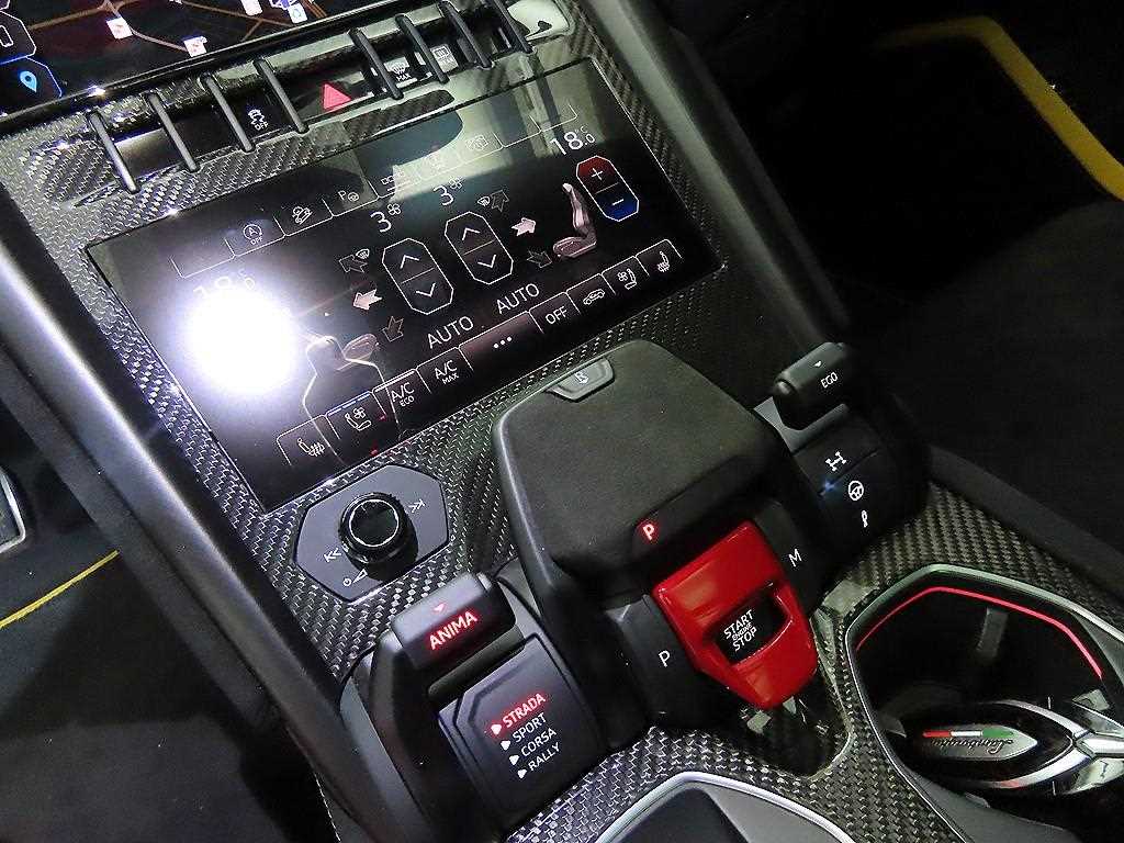 Lamborghini Urus — miniaturë 12
