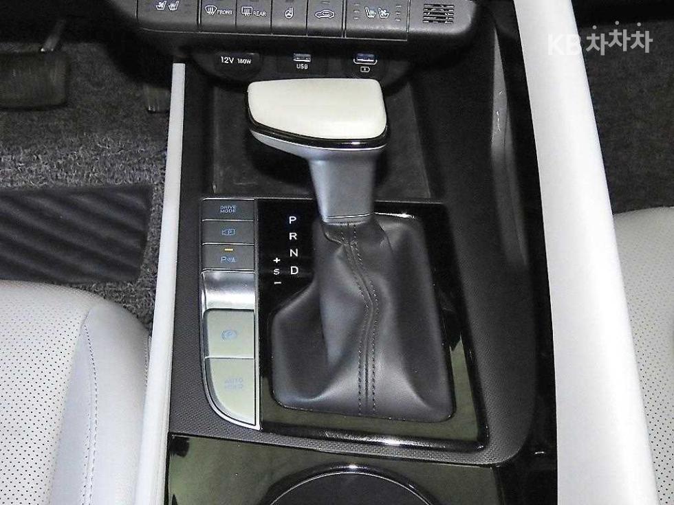 Hyundai Avante — miniaturë 12