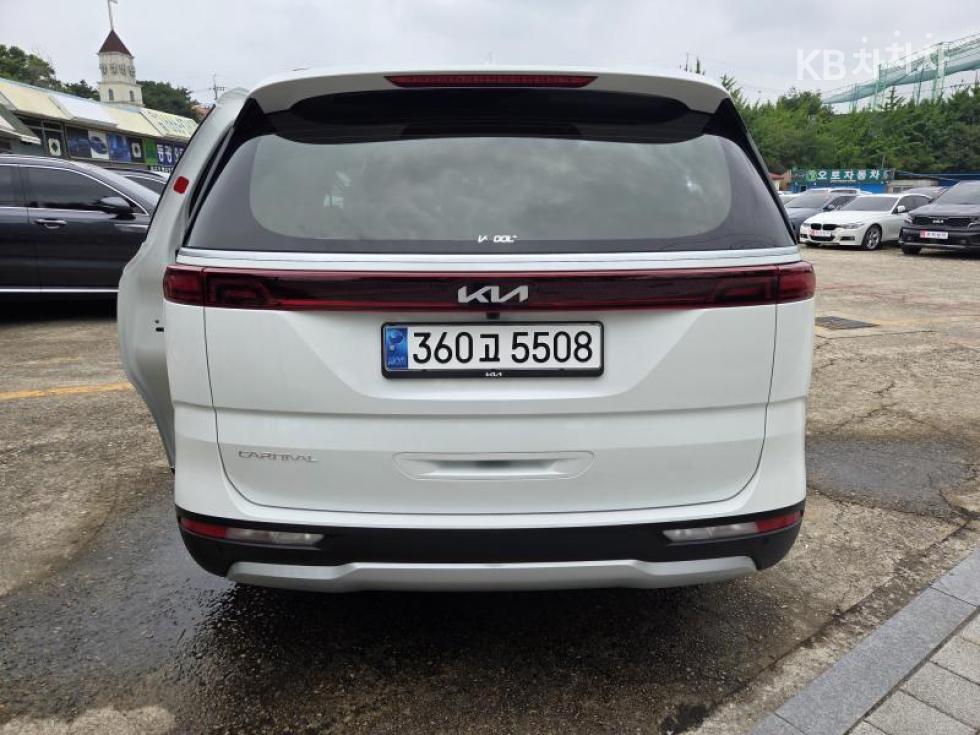 Kia Carnival — miniaturë 4
