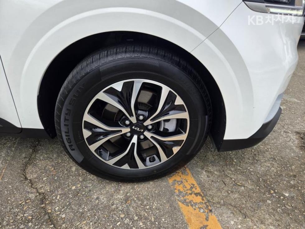 Kia Carnival — miniaturë 7