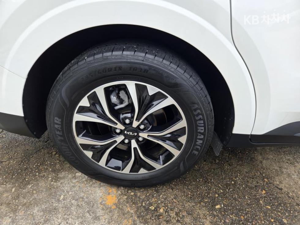 Kia Carnival — miniaturë 8