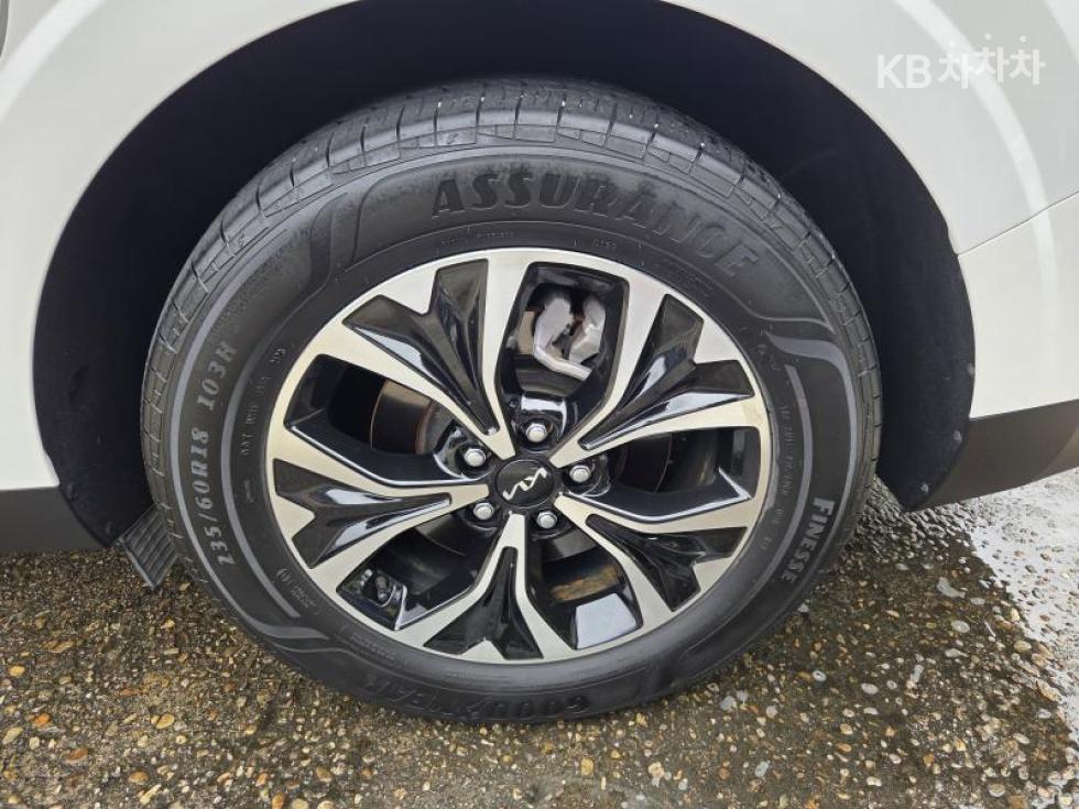 Kia Carnival — miniaturë 9