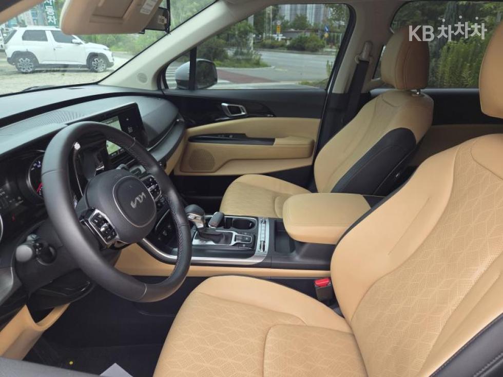 Kia Carnival — miniaturë 11