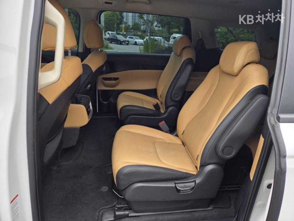 Kia Carnival — miniaturë 15