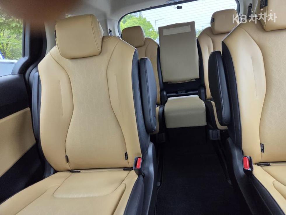 Kia Carnival — miniaturë 17