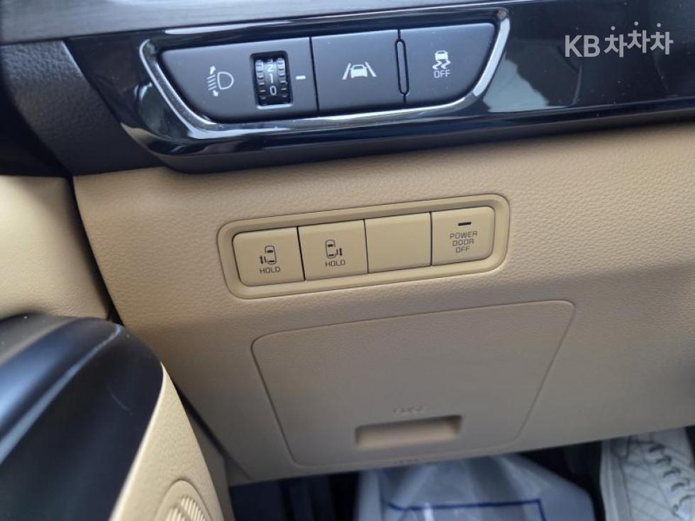 Kia Carnival — miniaturë 18