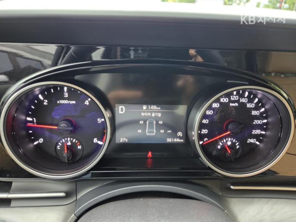 Kia Carnival — miniaturë 20