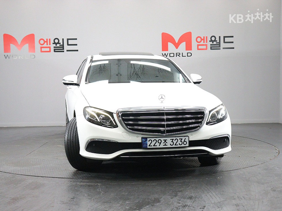 Mercedes-Benz E-klasse — miniaturë 2