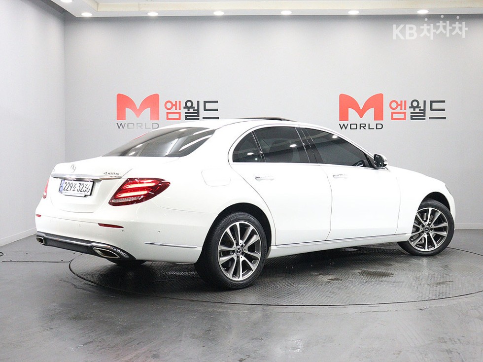 Mercedes-Benz E-klasse — miniaturë 3