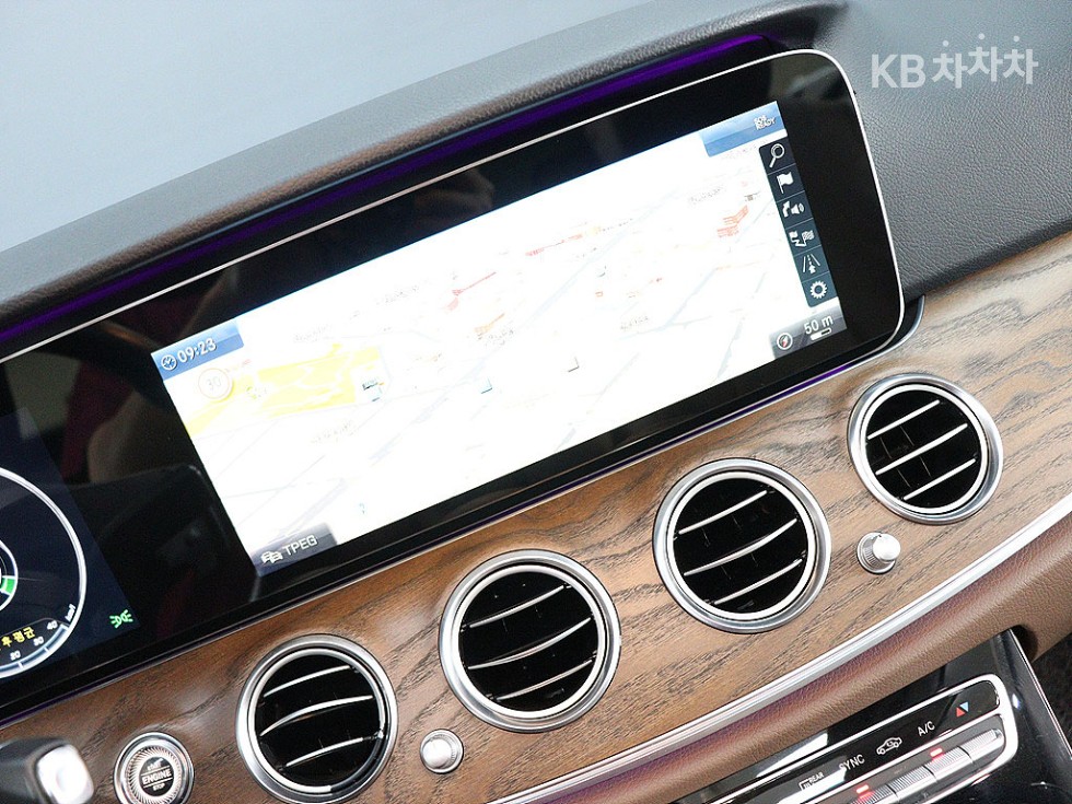 Mercedes-Benz E-klasse — miniaturë 7