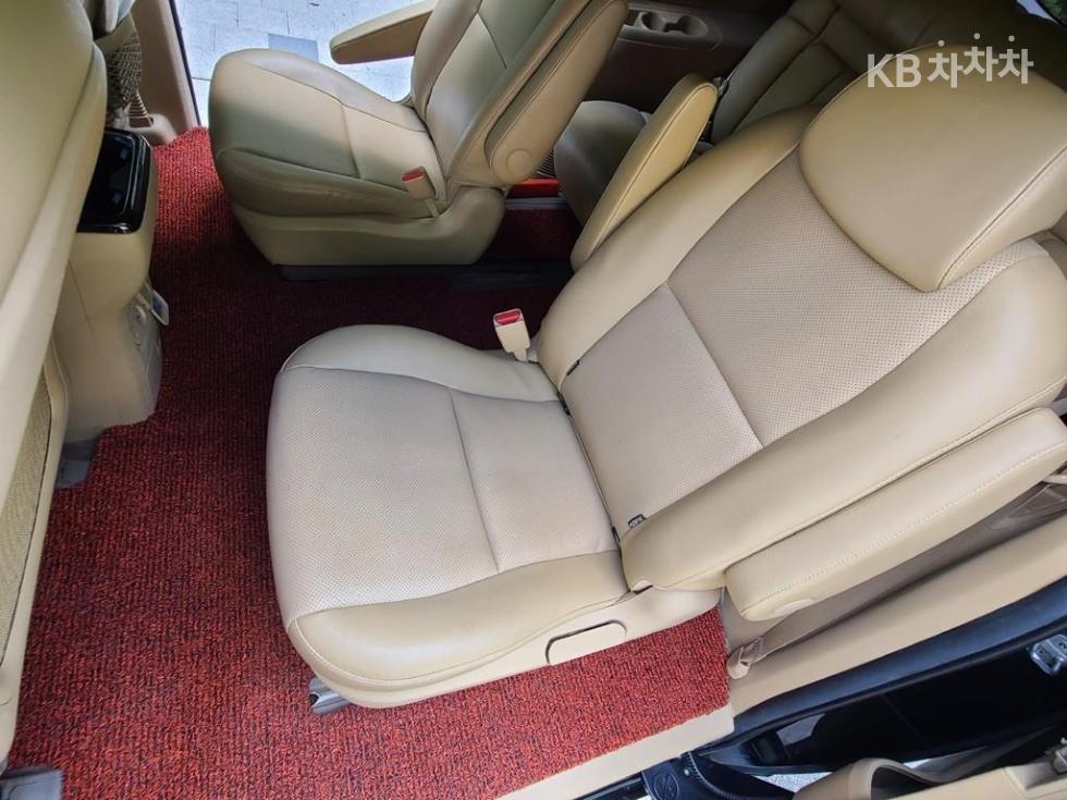 Kia Carnival — miniaturë 8