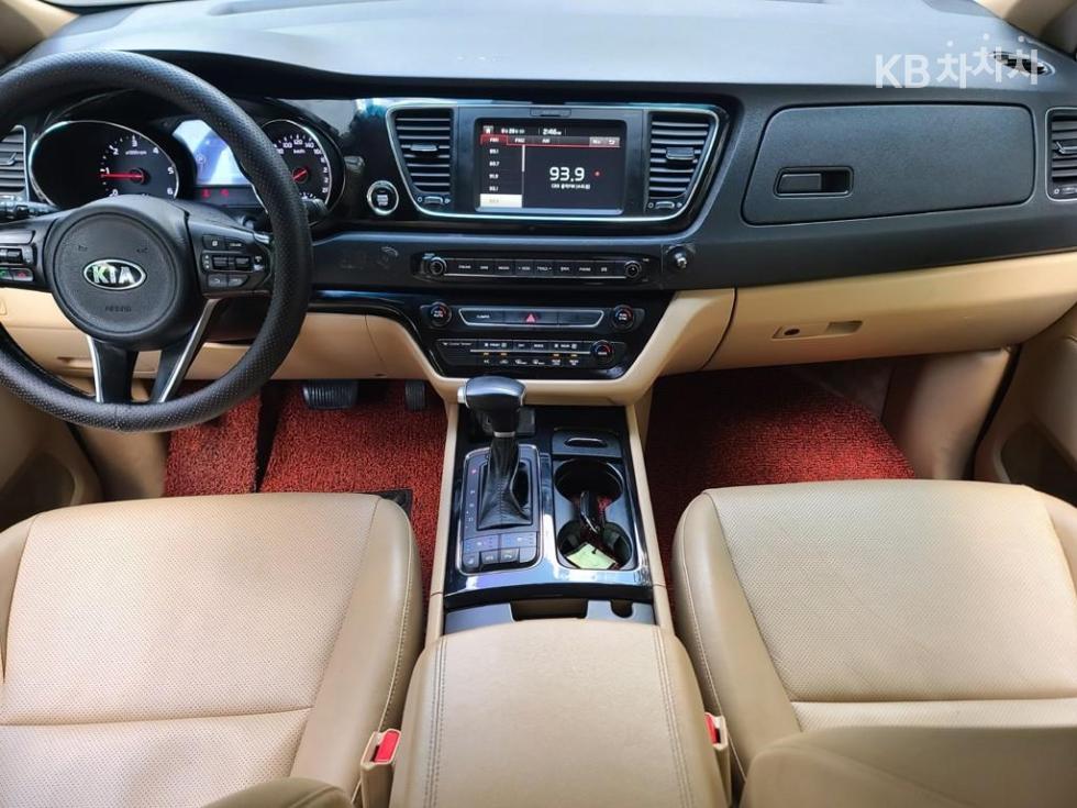 Kia Carnival — miniaturë 9