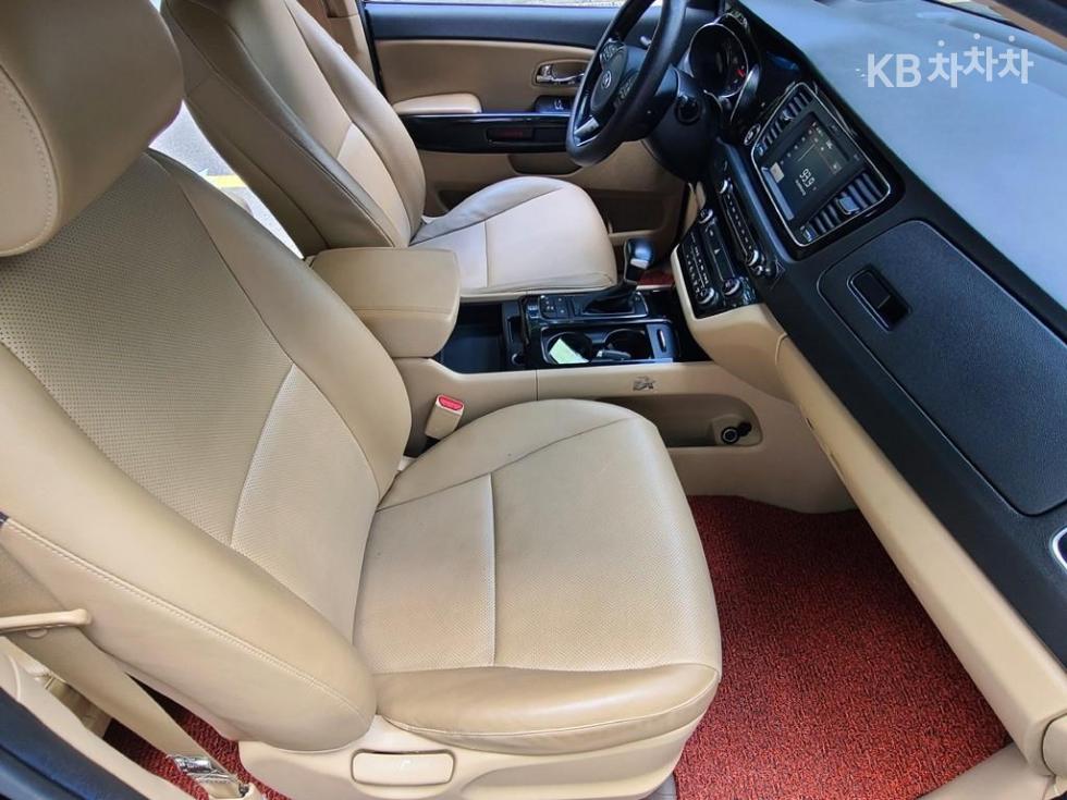 Kia Carnival — miniaturë 10
