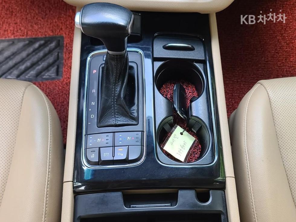 Kia Carnival — miniaturë 16