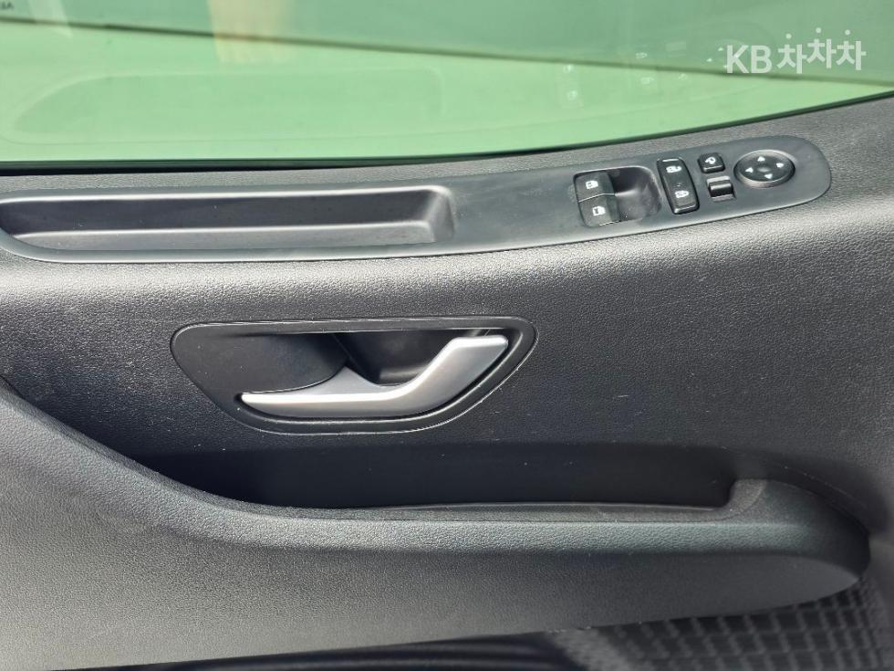 Hyundai Staria — miniaturë 13